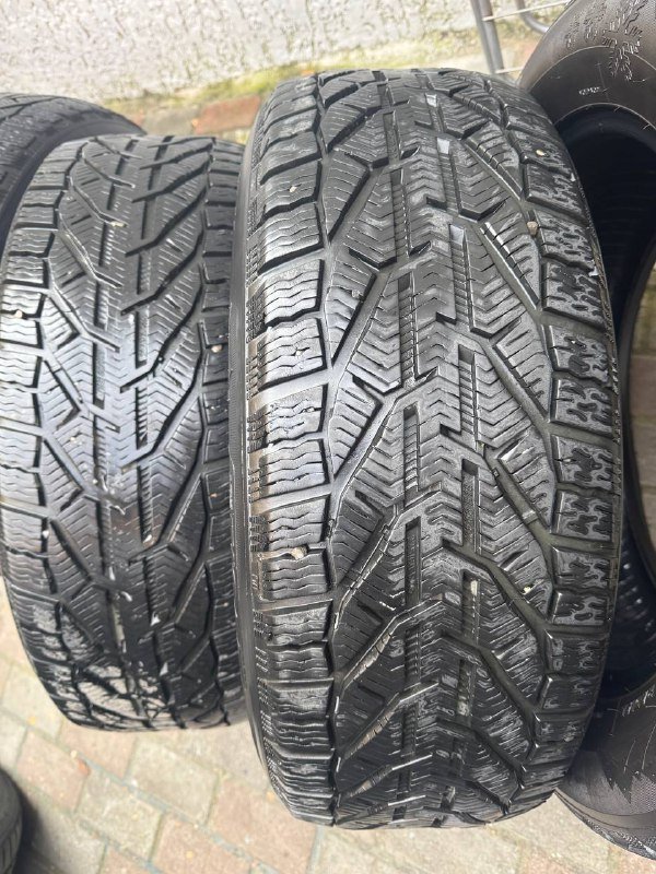 Комплект зимней резины 235-60 R18 2