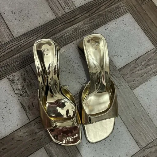 Женские золотые мюли ZARA