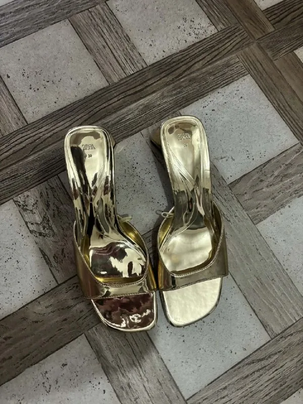 Женские золотые мюли ZARA 1