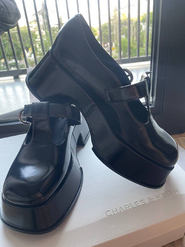 Женские черные туфли 39 размер 3