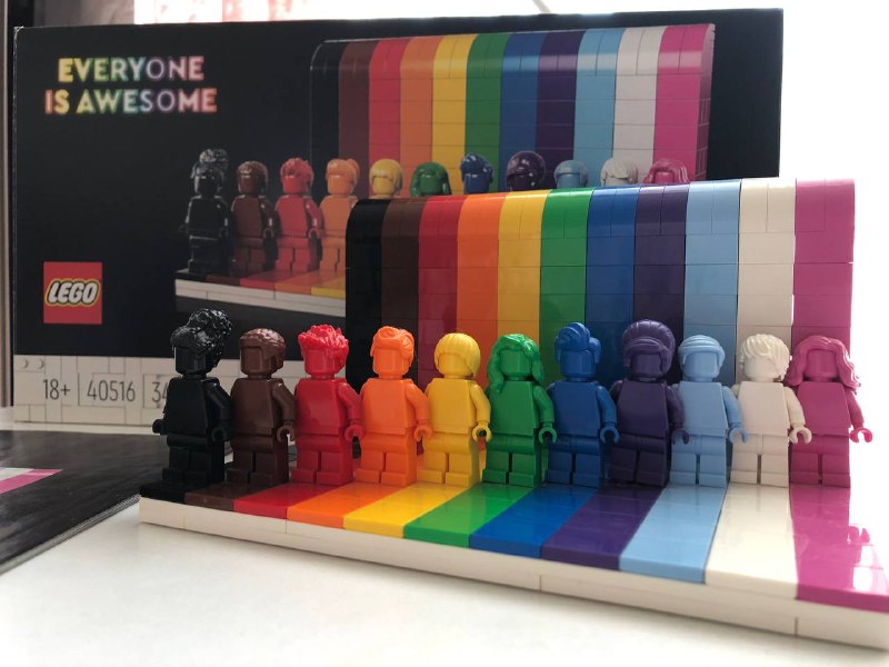LEGO Everyone is Awesome set 2