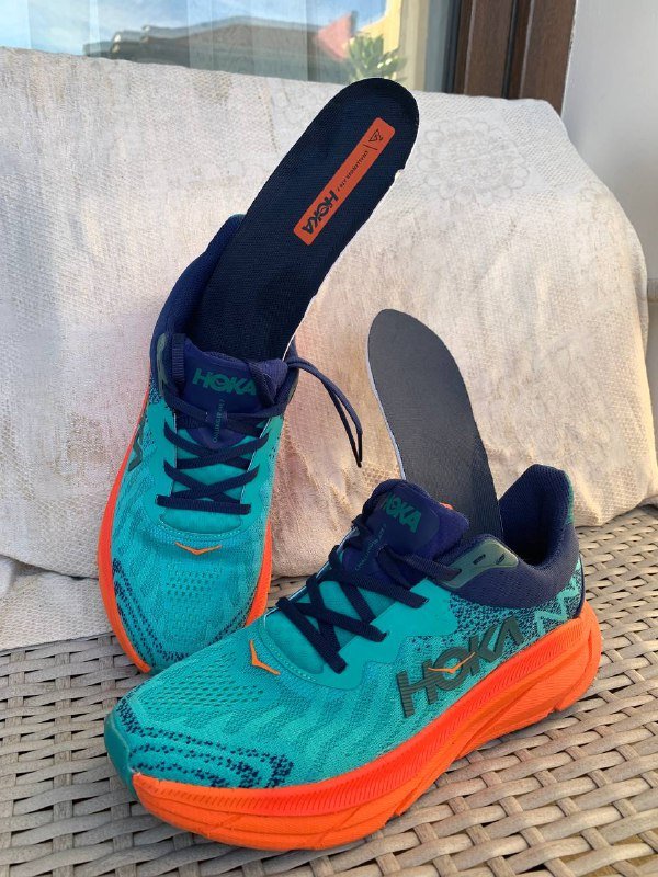 Беговые кроссовки 42 размер