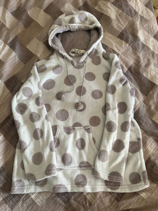 Пиджак бежевый, пиджак чёрный, платье, кофты, спортивные шорты, халат 3