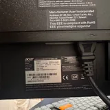 Стол JYSK, монитор Acer Nitro, гарнитура HyperX 5