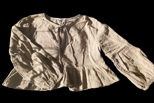 Черная джинсовая юбка, летняя кофта, кожаная юбка, кроссовки Nike 2