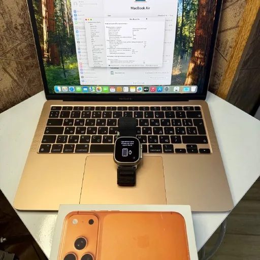 MacBook Air, iPhone, Apple Watch