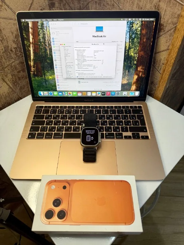 MacBook Air, iPhone, Apple Watch