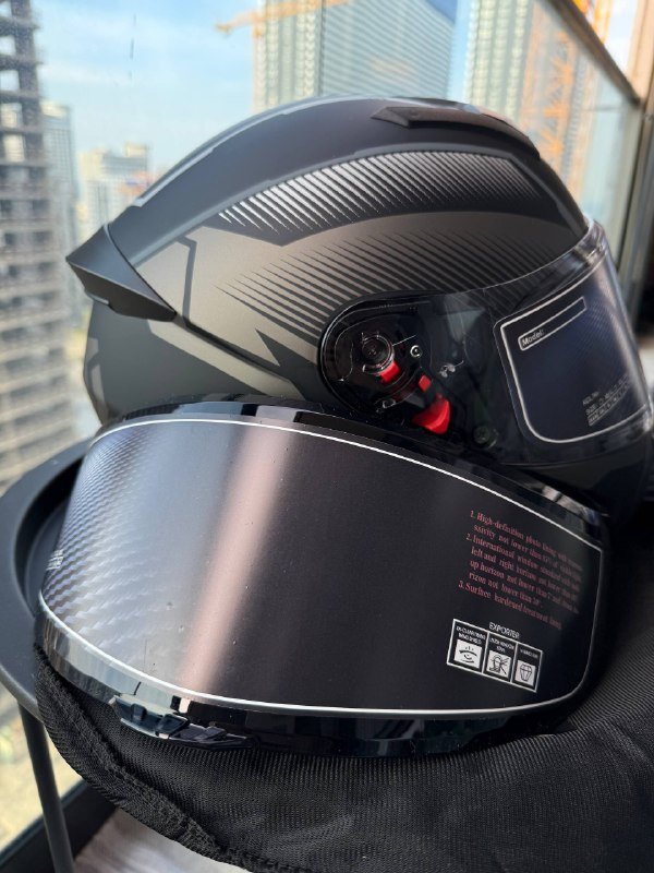 Шлем для мотоцикла с тёмным визором 4