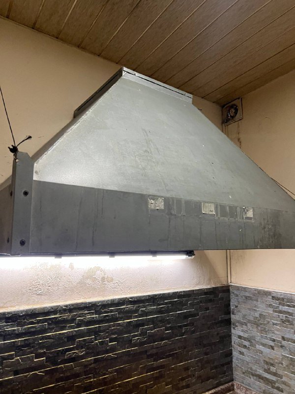 вытяжка, стол, холодильник, сушилка для посуды, книги, весы, датер, сушилка, термопринтер, барная стойка 8