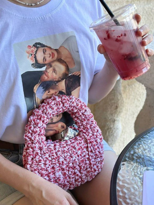 Вязаная сумка голубая с желтым и коричневым вставками 7