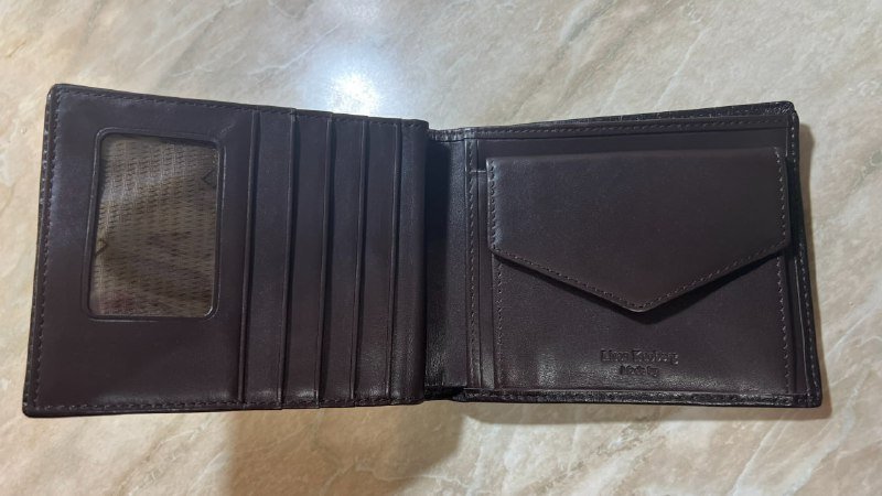 Два кожаных кошелька