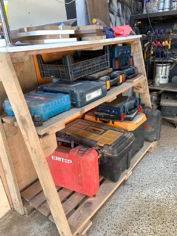 Перфоратор, лобзик, декоративный столик, шлифмашинка и другие инструменты