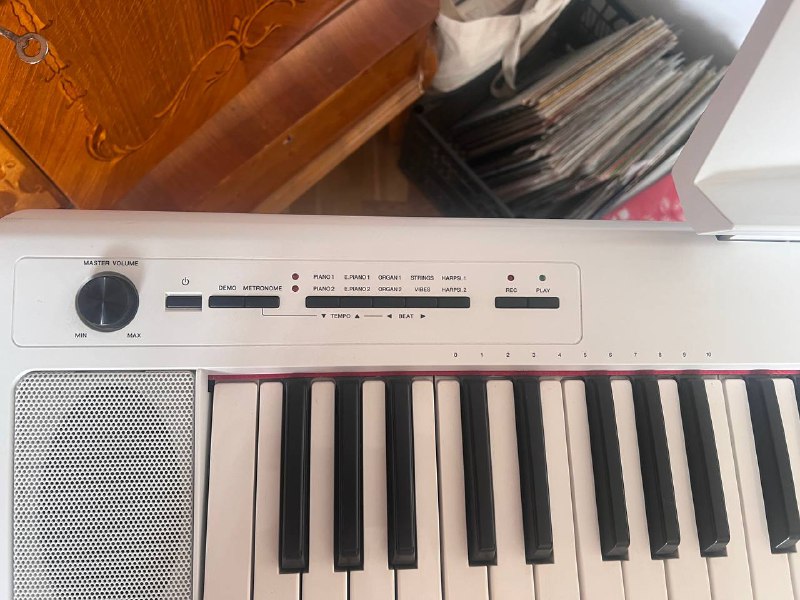 Цифровое пианино Yamaha Piaggero NP-32 2