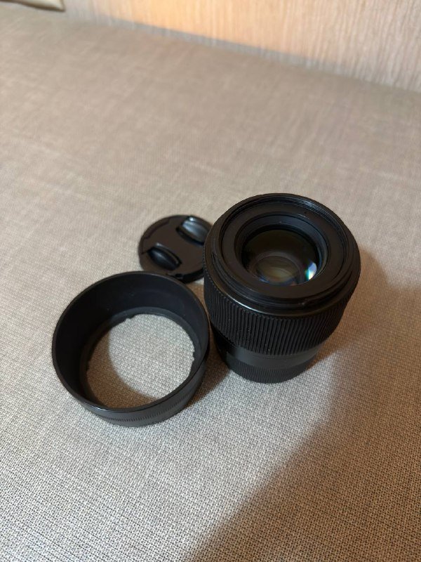 Камера Sony ZV-E10, Объектив Sigma 30mm f/1.4 DC DN 4