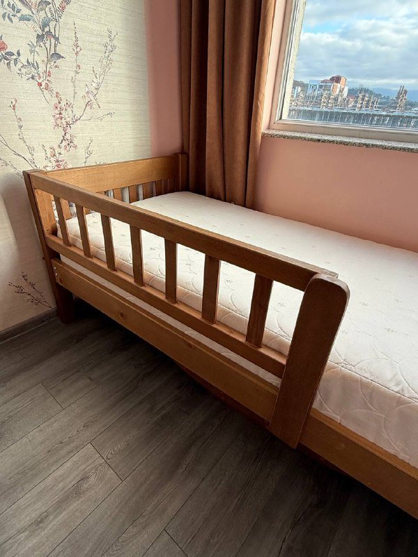 Односпальная кровать с матрасом, деревянный каркас 2