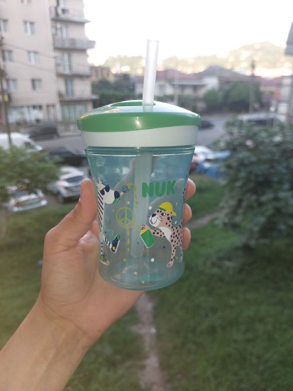 Клеевой пистолет, аквашузы, круг для малышей, поильник, бутылка, швабра 4