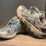 Женские кроссовки Asics 2