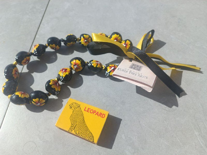 Бусы из натурального дерева с ручной росписью 2