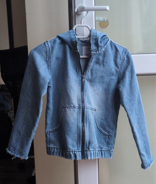 Детская джинсовая куртка с капюшоном на молнии, р 128