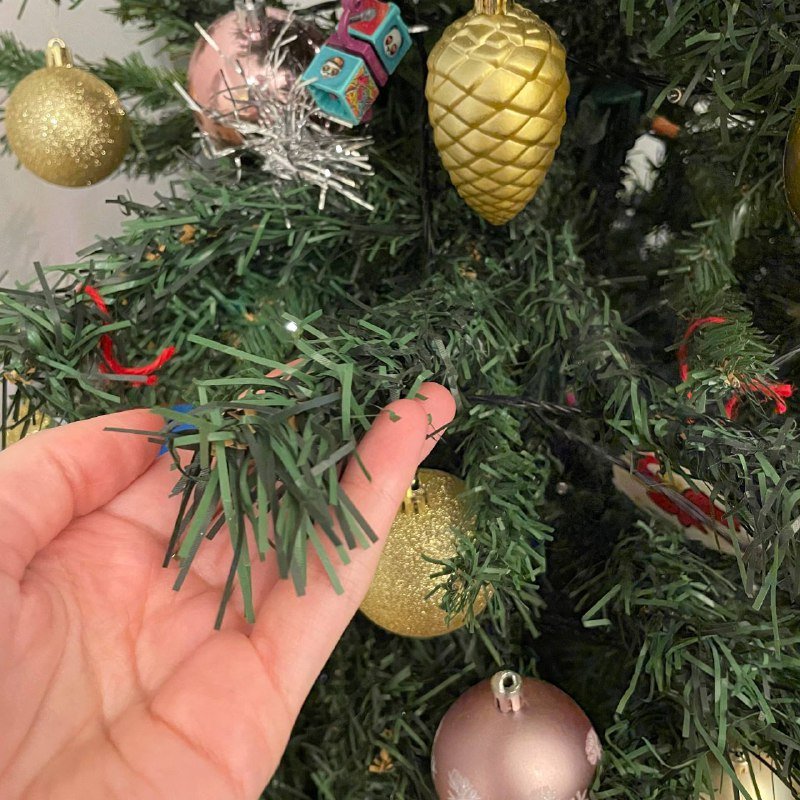 Искусственная елка 180 см с игрушками и гирляндой