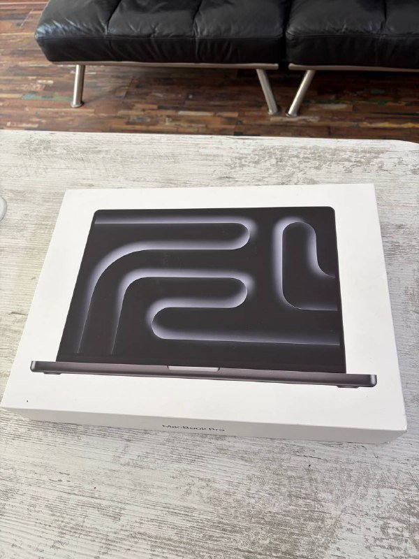 MacBook Pro 16 M5 Max