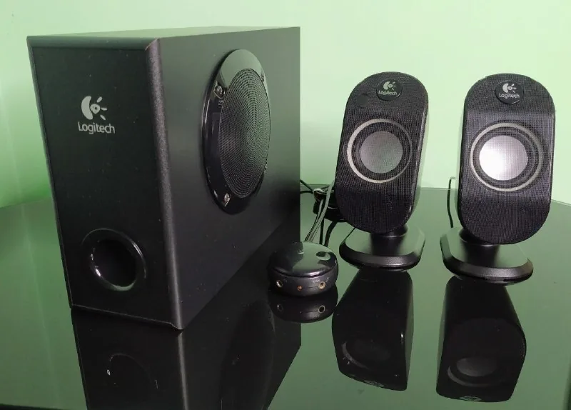 Мультимедийная акустика Logitech S-220 2.1 1