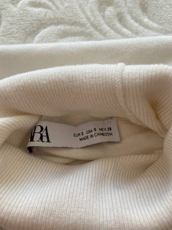 Коралловое платье, Белый свитер без дефектов 4