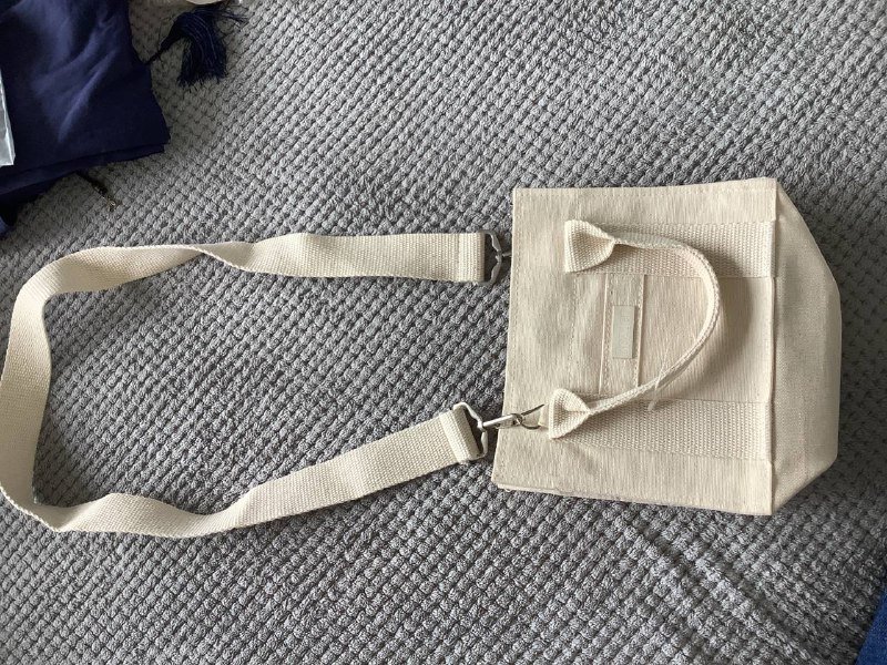 Сумочка бежевая  новая