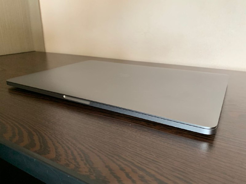 MacBook Pro 2019 16 inch Core i9 1TB SSD 16GB RAM 4