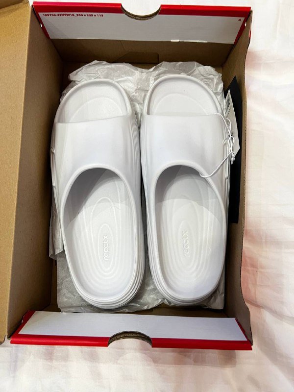 Шлепки, черные, черно-белые и серо-белые кроссовки 2