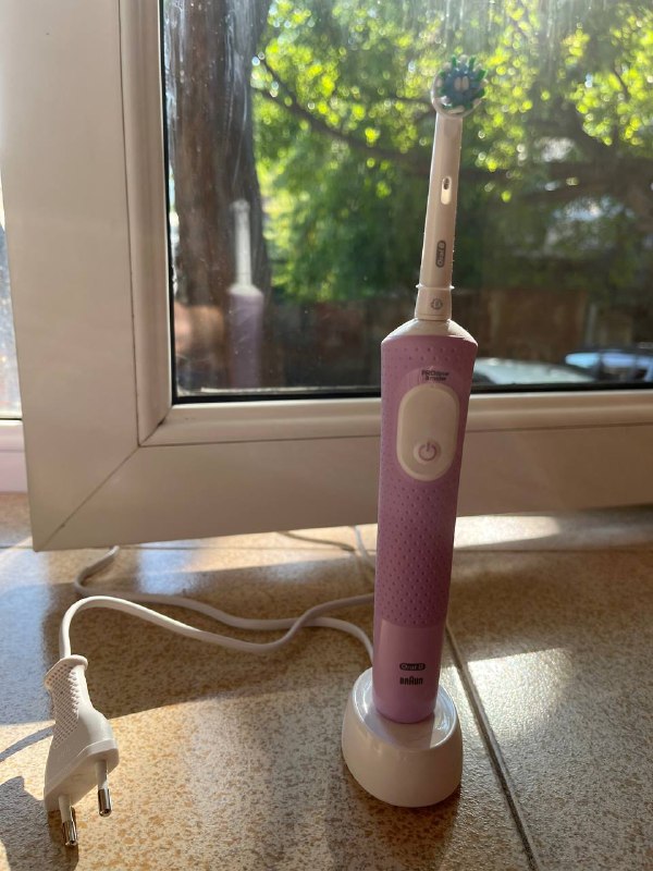 Электрическая зубная щетка Oral-B Vitality Pro