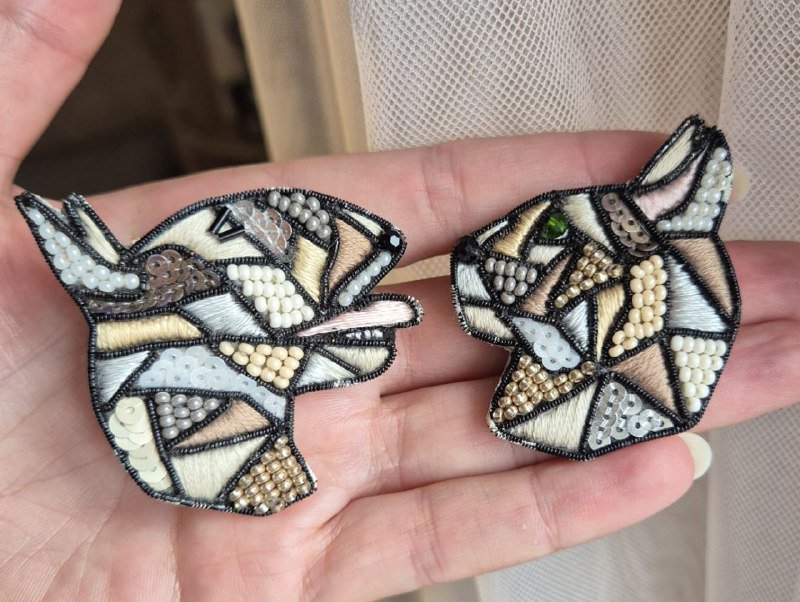 Броши, сумки, фартук, ремень, серьги, прихватки, часы, платье