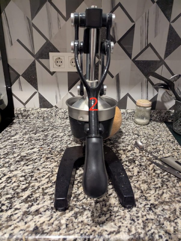 Соковыжималка центробежная Mesko MS 4126 2