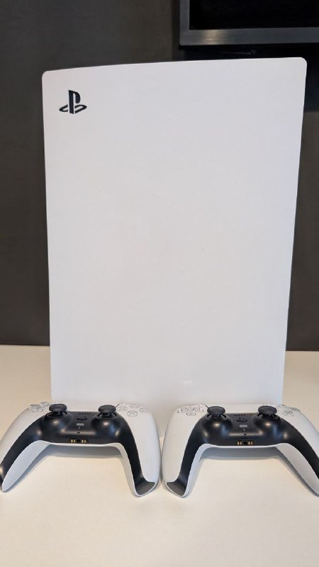 Пс5 с 2 джойстиками и 3 дисками 2