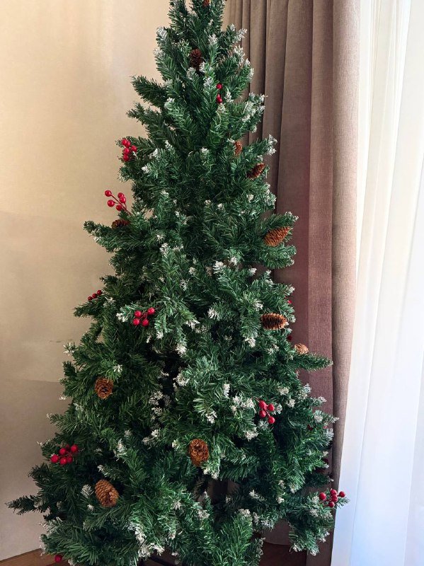 Елка искусственная 170см с гирляндой 2
