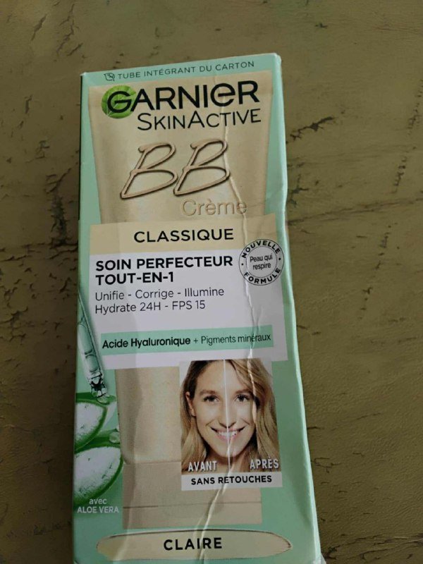 Косметика и электрический триммер для ухода 2