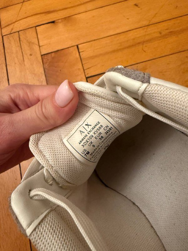 Кроссовки Armani Exchange, кеды российского бренда, тапки Furla 3