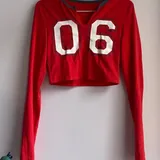 Лонгслив, футболка, лонгслив, сумка, джинсы 3