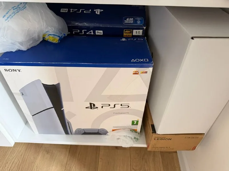 Диски PlayStation 4 и 5, DualShock, DualSense 1
