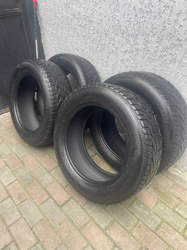 Комплект зимней резины 235-60 R18 3