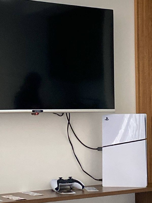 PS5 дисковая версия, геймпад, диск GTA 5