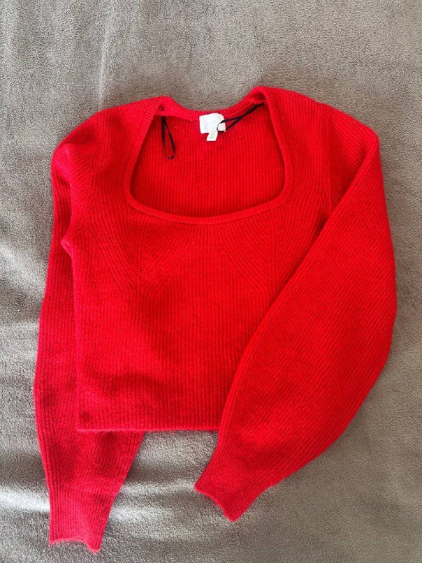 парфюмерия Gucci, куртка Zara, свитер H&M, кроссовки Puma 3