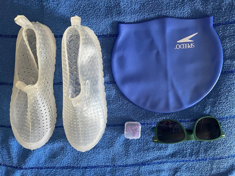 Доска бамбуковая, открывашка, коралки, шапочка, беруши, очки, бахилы, купальник, кофта, шорты, парфюм, юбка, пиджак, рубашка 2