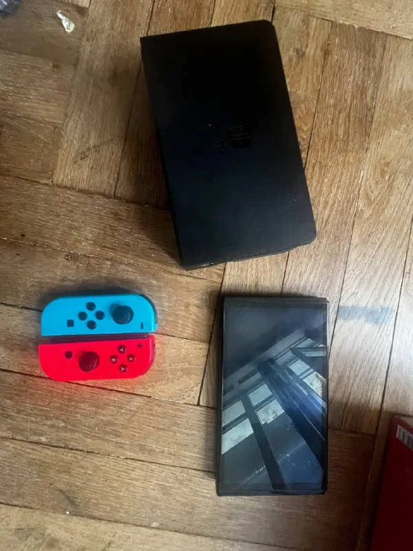 Nintendo Switch OLED 1