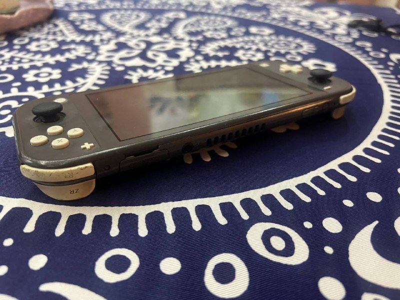 Nintendo Switch Lite с играми 3