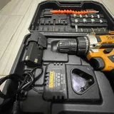 Шуруповерт DeWalt с комплектом 2