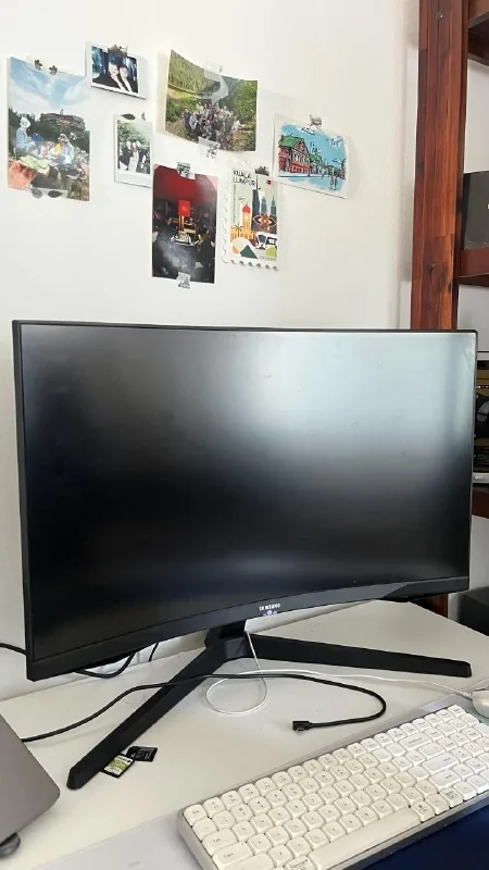 Игровой изогнутый монитор Samsung Odyssey G5 27" 1
