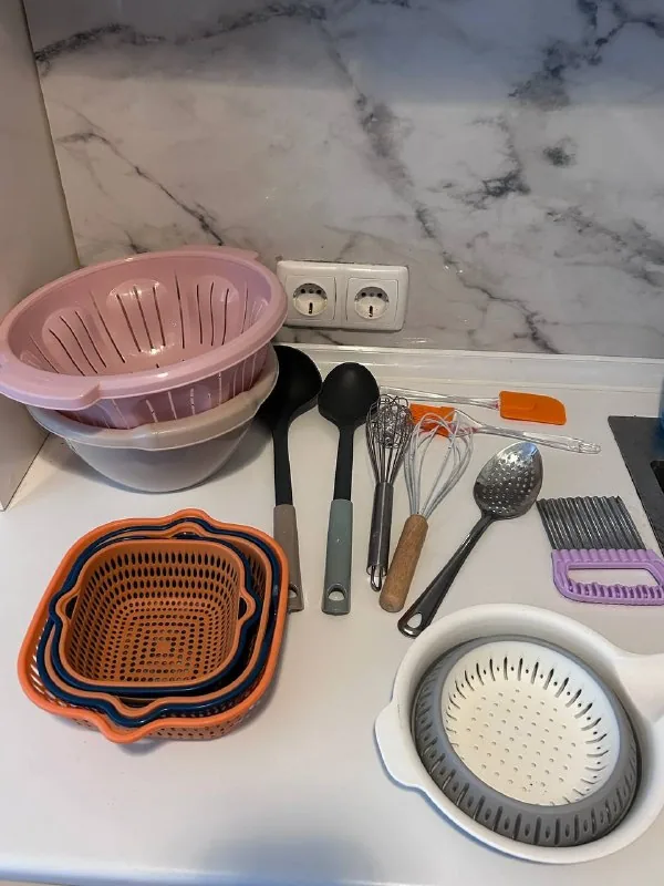 Mutfak seti, süzgeçler, spatulalar