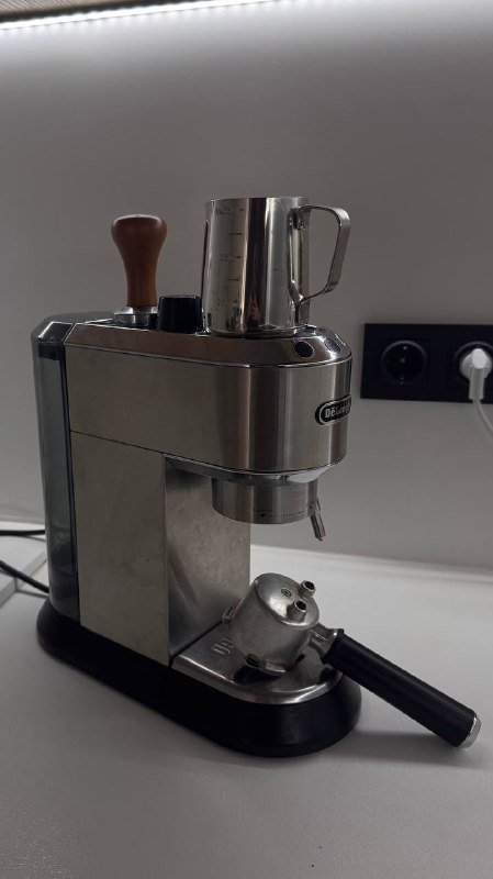 Кофемашина Delonghi Dedica EC685M Silver