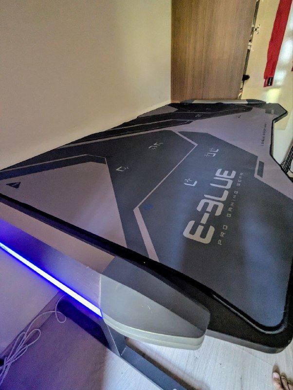 Стол E-BLUE pro gaming gear с ковром для мыши 2